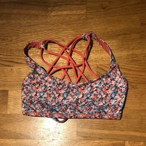 Lululemon size 4 free to be wild bra